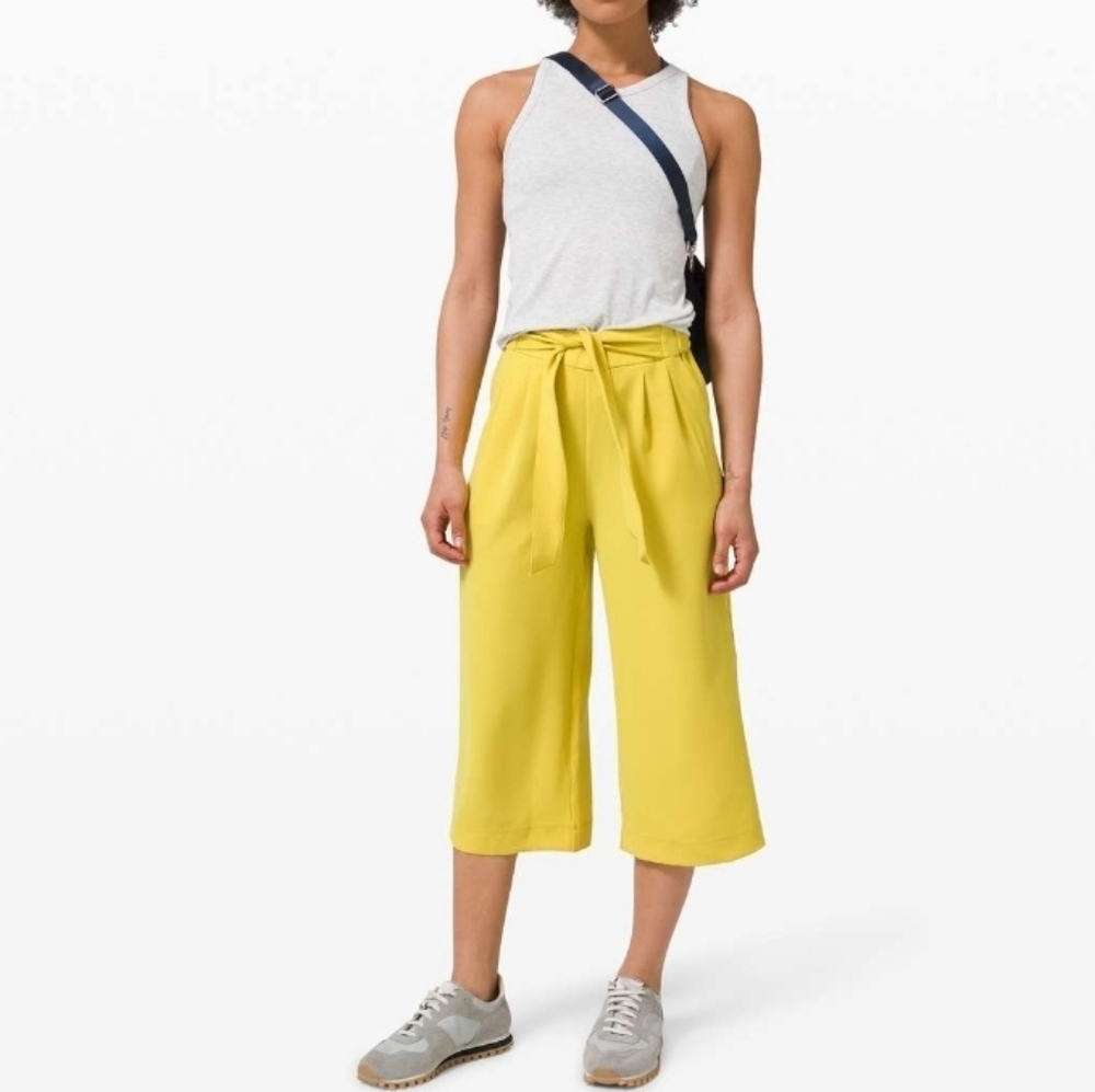 Lululemon Noir Crop